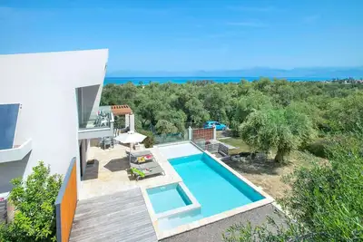 Image de Stylish Modern Villa, A\/C, Private Pool & Fabulous Sea Views 15mins walk to Acharavi or Roda Beach!