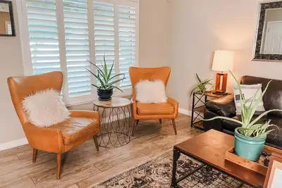 The Aloe House: Modern Tempe Home with King Suite - Airport and Asu