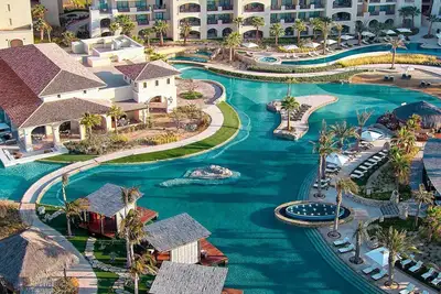 Image de 2 bed penthouse property on relaxing resort with pools, cabanas and golf!