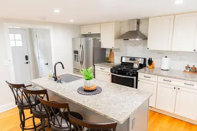 Image de Serenity in South Wedge: desirable walking community meets vibrant tranquillity!