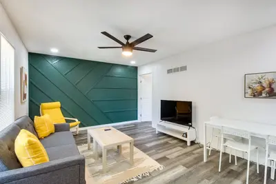 Image de Pet-Friendly Overland Park Condo with Pool Access!