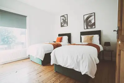 Image de Comfy stay in Coventry - sleeps 6/Wi-Fi/2bathroom