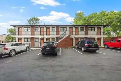 Image de 5mins to Mercedes-Benz Stadium +Parking