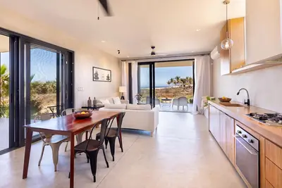 Image de Beautiful 1st Story Front-Row Beach Located Condo with Unobstructed Ocean Views