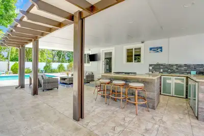 Image de The Gardens: Luxe, Pool, Mins to Hard Rock Stadium