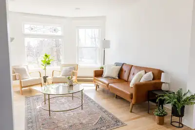 Image de Downtown 3br Apt! Local to Shops, Breweries & More!