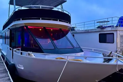 Image de b3 Couples Therapy Yacht