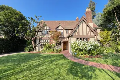 Image de Timeless Tudor With Game Rooms & Hot Tub!