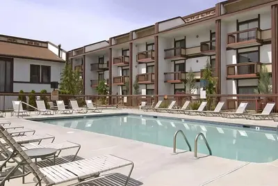 Image de Best Choice! 2 Spacious Units, With Outdoor Pool and Free Parking!