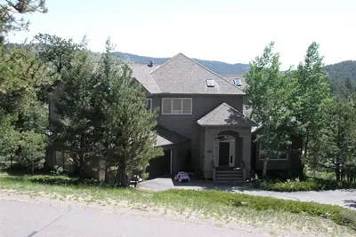 Image de Luxury Foothills of Denver- Hottub, Great Location 30 minutes - dwntwn or skiing