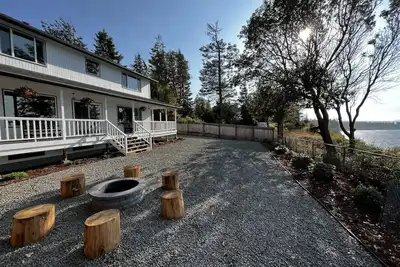 Image de Victoria View Bluffs - Impeccable oceanfront home with spectacular ocean views