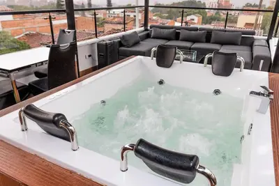 Image de Rooftop con Vista Hermosa, Jacuzzy Privado, Bbq y Aire Acondicionado