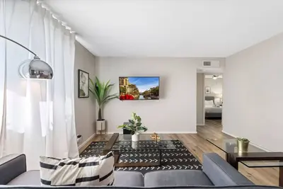 Image de Across the Street Apartment 8 | 8 Plex units