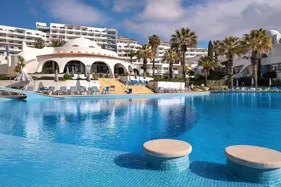 Image de Oura Beach Getaway! Two Spacious 2br with Full Kitchens, Beachfront, 2 Pools!