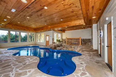 Image de 5br Indoor Pool • Hot Tub • Mountain Views