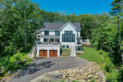 Image de Steps Away from the Beach and Downtown!