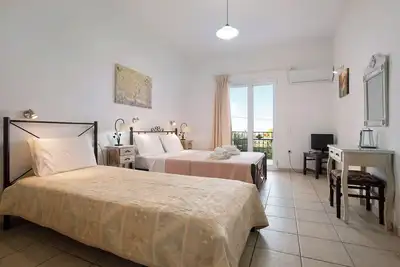 Image de Studio 'Yiannis 4' avec vue sur la mer, Wi-Fi et climatisation