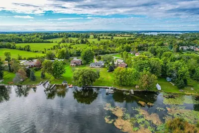 Image de Lakeside Living: *Bbq Fun, Boat Deck & Playground*