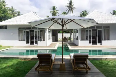 Image de Grande villa de luxe moderne totalement privatisée