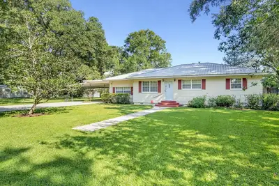 Image de Grandma's house is calm and relaxing.