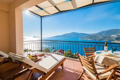 Turtle View Apartment - 2 bed apartment stunning sea views sought after location