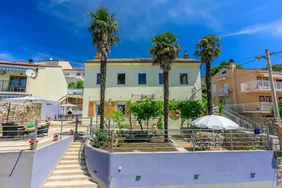 Image de Maison de vacances avec terrasse confortable, barbecue et vue sur la mer