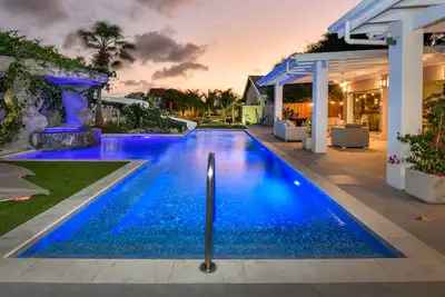 Image de \"Aruba Oasis: Stunning 14-Person Villa on Vrbo! \"