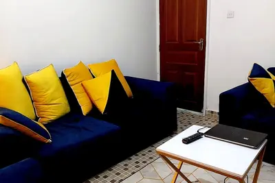 Image de Kick back and relax in this calm, stylish space.
