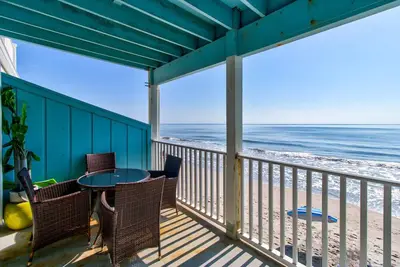 Image de 🌊🌞Riggings N2-The Mystic: Adorable Oceanfront Condo w/ Beach Views