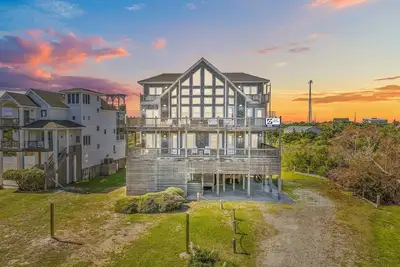 Image de Summer Savings - Premier Semi-Oceanfront Dog Friendly w Pool, Hot Tub, Game Room