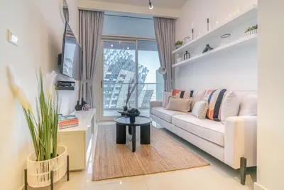 Image de High-Rise 1br with Dubai Water Canal and City Views, Vera Tower, Business Bay