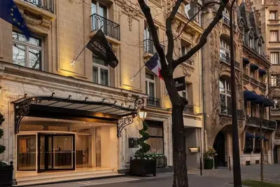 Image de A 400m2 Louis Xvi-Esque Home \"La CRÈME De La CRÈME\"On Ave Des Champs Elysees