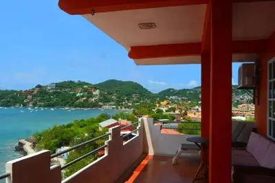 Image de Hermoso Bungalows con Vista a la BahĂa a 5 min del Centro