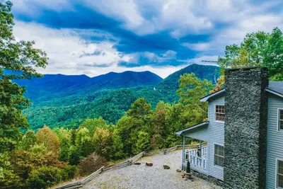 Image de Panoramic Mountain Views w/ Hot Tub & 2 King Suites! Private location on 3 acres