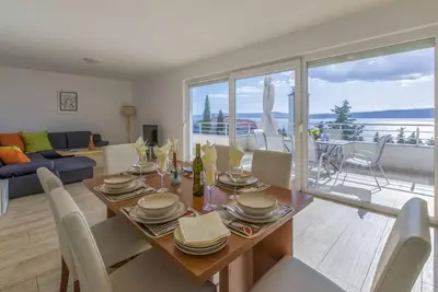 Image de Appartement de vacances avec grand balcon et vue sur la mer