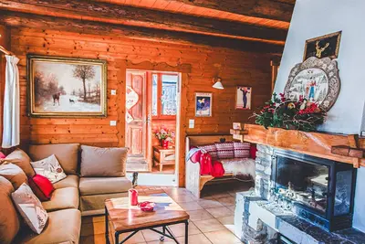 Image de Chalet aux Gets avec Wi-Fi, cheminée, parking privatif, barbecue, proche pistes