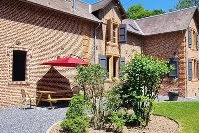Image de Maison indépendante en lisière de bois avec jardin, vélos, baby-foot et cheminée près de Paris.