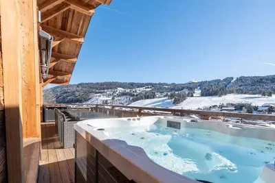 Image de Chalet de luxe avec jacuzzi, Wi-Fi et parking privé