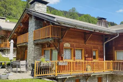 Image de Chalet spacieux avec sauna, 4 chambres et Wi-Fi