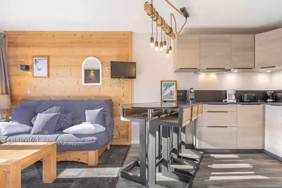Appartement rénové 6 pers, charmant et lumineux, proche pistes et centre, avec balcon sud