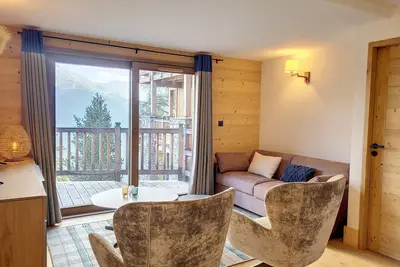 Image de Appartement lumineux avec billard, spa et vue sur vallée