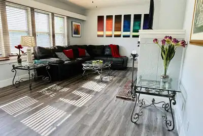 Image de Spacious 3 bedroom in convenient location minutes from Downtown