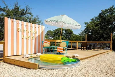 Image de 2 Homes: Cowboy Pool, Game Room, Firepit, Views, Prime Location