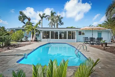 Image de All New! River House Retreat with Boat Dock. Manatee River.