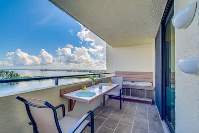 Image de Tropical Hudson Retreat w/ Pool & Tennis Courts!