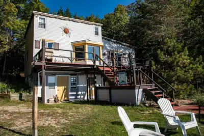 Image de Cair Paravel, Lakefront family cottage with spectacular views, private beach