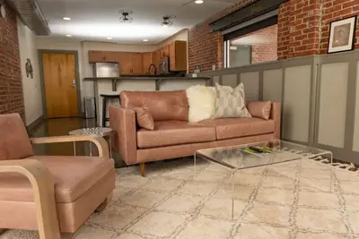 Image de Luxury 2 Br apartment with modern accents downtown