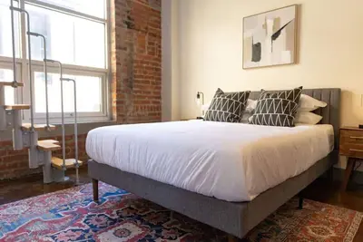 Image de Historic brick charm 1br downtown