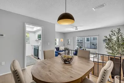 Image de Large unit across from beach, walk to village, fully renovated & partial view.