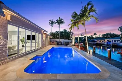 Image de Modern - Heated pool - intercostal views